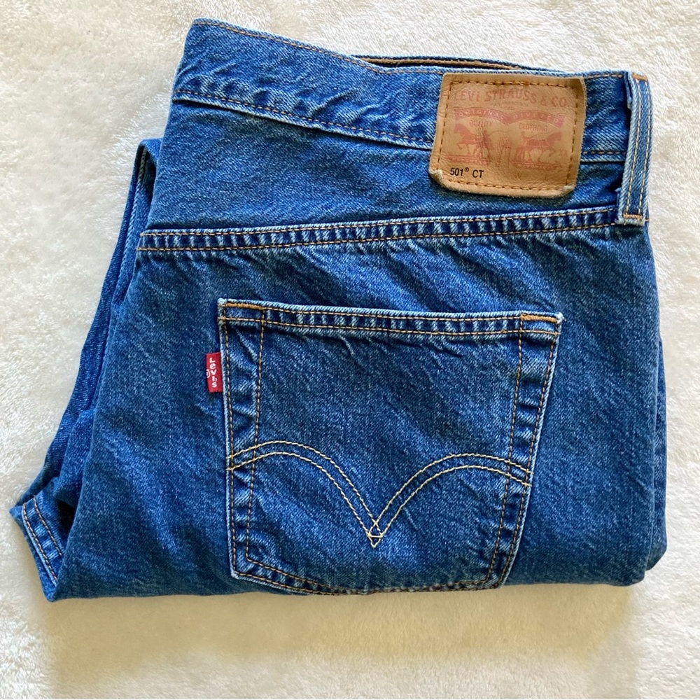 Levi’s 501 high-waisted medium-wash jeans. 💙 - Picture 8 of 8
